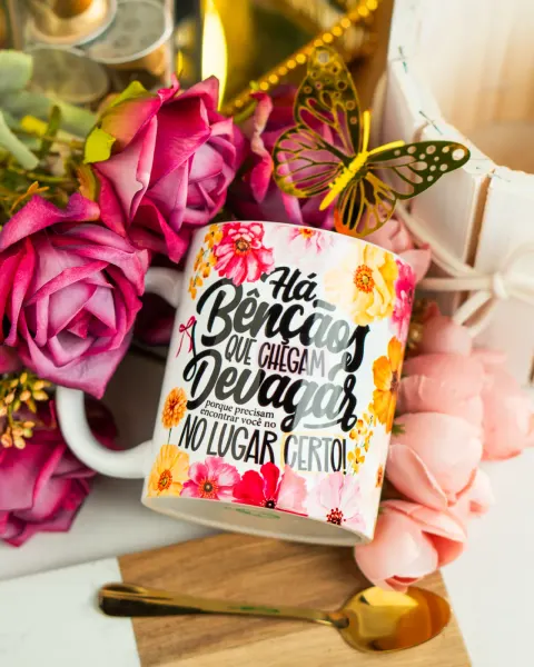 Caneca Bênçãos que Chegam Devagar